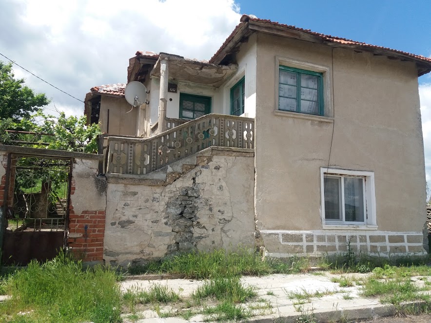 Rural 4-bedroom house in the village close to Svilengrad