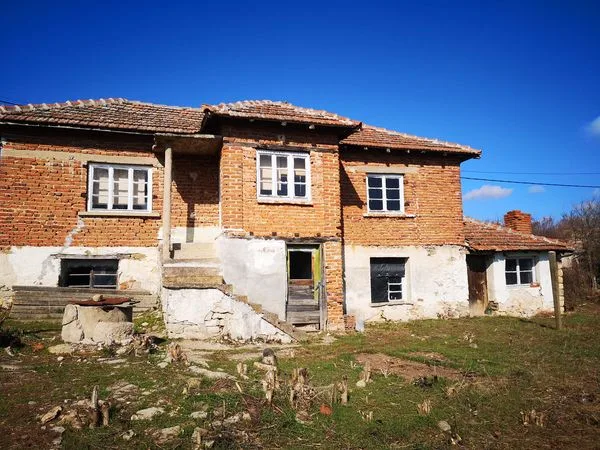 Charming Two-Bedroom Villa with Expansive Land and Unique Features Near Svilengrad - Your Dream Home Awaits!