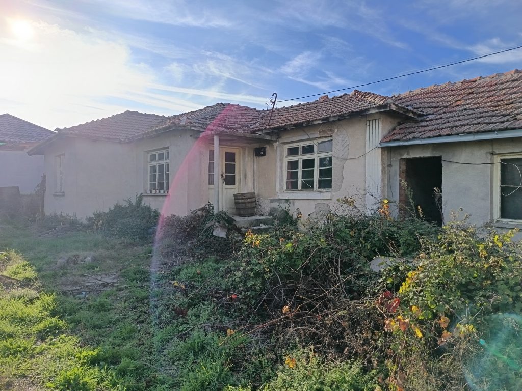 House for sale Mezek exterior view